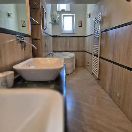 Ameli House شقة